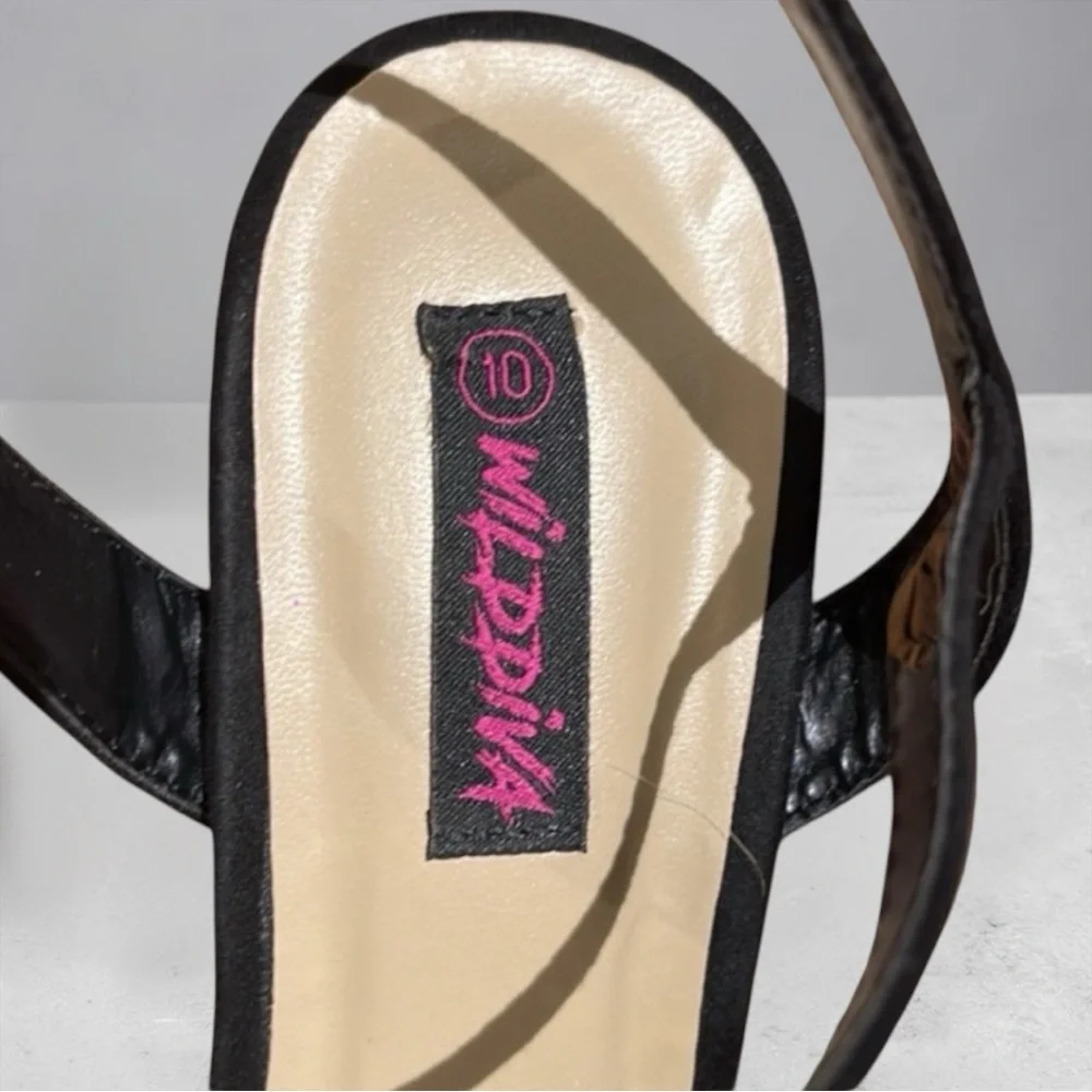 NEW Wild Diva Lounge Microfiber Suede Block Heel Sandals